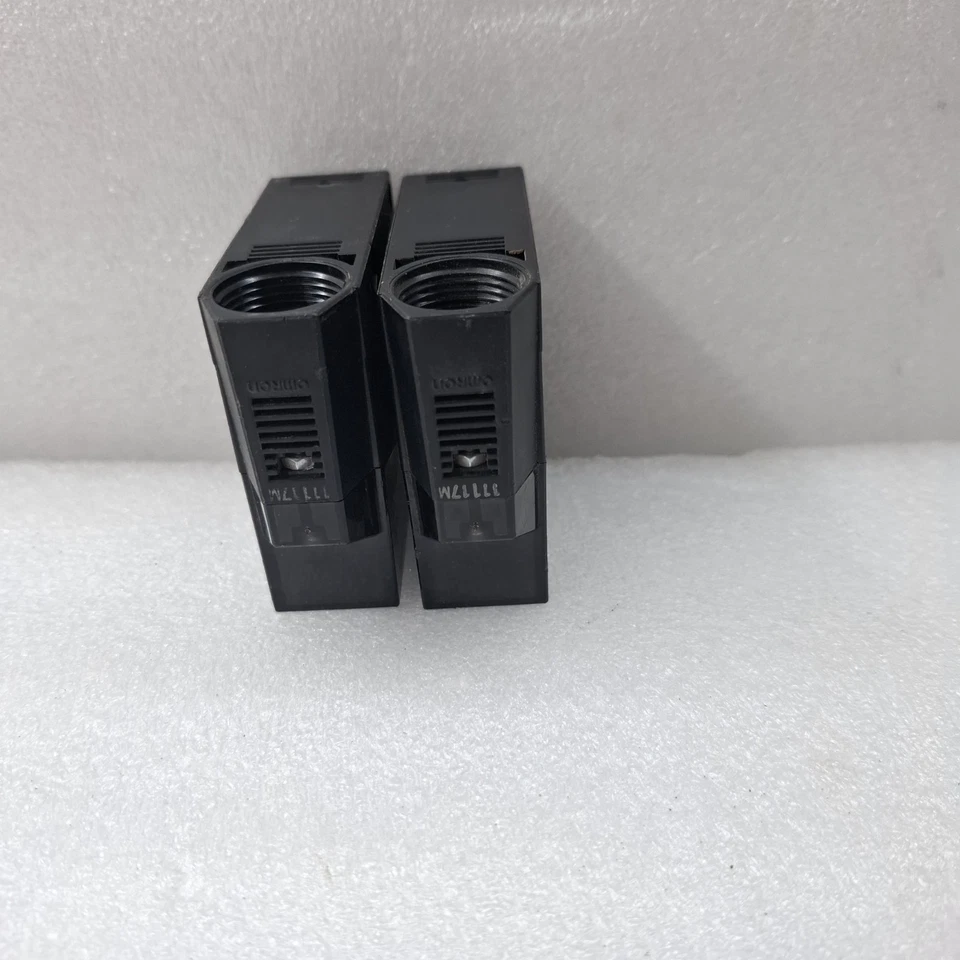 LOT OF 2 PCS OMRON E3JM-R4M4-G SENSOR E3JMR4M4G | For Parts Or Not Work